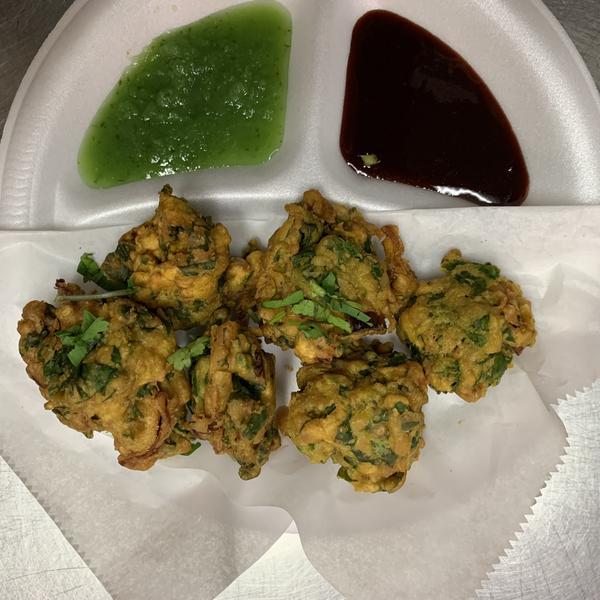 Onion Pakoras - (6 pieces)